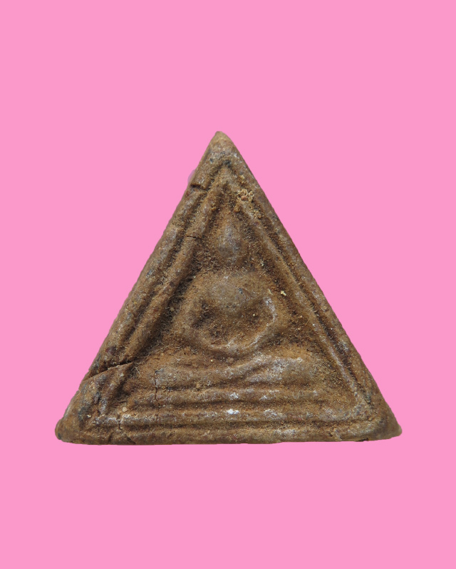 พระพิมพ์หน้าจั่ว หลังกดหัวแหวน