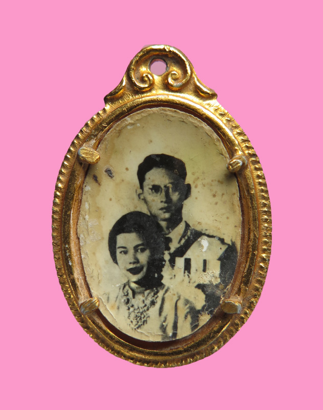 พระบรมฉายาลักษณ์ ในหลวง ราชินี 