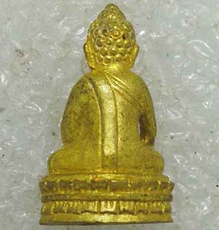 พระชัยวัฒน์อุดมโชค"รุ่นแรก"หลวงปู่อุดมโชค วัดบ้านตะกวน จ ศรีสะเกษ เนื้อทองทิพย์ หมายเลข740+กล่อง