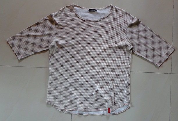 เสื้อ CHAPS ของแท้ แขนสามส่วน ลายเนื้อผ้าgraphicตาราง สวยมาก สภาพใหม่ๆเลย