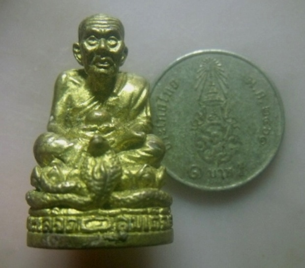 **เบาๆ**รูปเหมือนหลวงปู่ทวดพิมพ์อุ้มลูกแก้วนั่งงู วัดพะโคะ เนื้อโลหะผสม**สวยๆ เชิญครับ