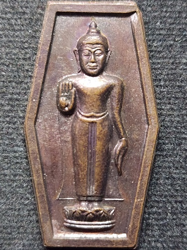  วัดปากคลองมะขามเฒ่า จ.ชัยนาท หลวงพ่อธรรมจักร  รุ่นที่ระลึกงานฉลองมณฑปกุฏิ นขี้ผึ้งหลวงปู่ศุข 2530