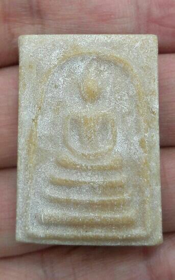 พระสมเด็จเนื้อผงน้ำมัน หลังยันต์ 4 แถว หลวงพ่อกวย วัดโฆสิตาราม(วัดบ้านแค) จ.ชัยนาท ปี 2518 เคาะเดียว