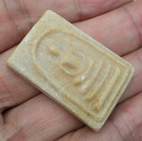 พระสมเด็จเนื้อผงน้ำมัน หลังยันต์ 4 แถว หลวงพ่อกวย วัดโฆสิตาราม(วัดบ้านแค) จ.ชัยนาท ปี 2518 เคาะเดียว