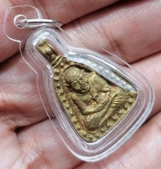 เหรียญหล่อ จอบหลวงปู่ทวด หล่อโบราณ ซุ้มไข่ปลา วัดห้วยมงคล จ.ประจวบคีรีขันธ์ ปี 2548 เคาะเดียว