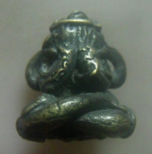 **เบา​ๆ​**พระปิดตายันต์ยุ่งหล่อลอยองค์ เนื้อสำริดแก่เงิน เก่าๆไม่ทราบที่**สวยๆ เนื้อจัด เชิญชมครับ