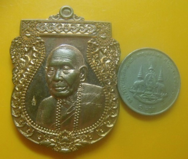 **เบาๆ**เหรียญเสมาหัวตัด .๓๘ กระสุนคต หลวงปู่บุญสม ที่พักสงฆ์ร่มโพธิ์ทอง จ.ชลบุรี ปี ๒๕๖๑**ตอกโค้ด