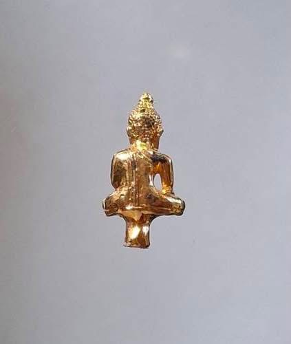 พระยอดธง รุ่นไชยมงคล วัดพระยาสุเรนทร์ กรุงเทพมหานคร ปี2558 เนื้อกะไหล่ทอง กล่องเดิมๆ