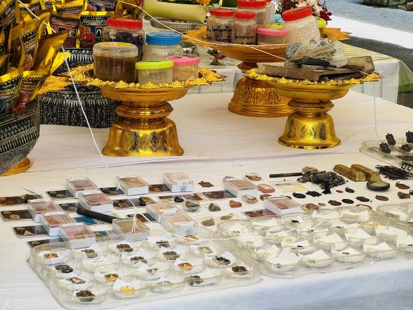 เหรียญเลื่อนสมณศักดิ์  สมเด็จฯเจ้าพะโคะ หลวงปู่ทวด วัดพะโคะ จ.สงขลา ฝังพลอย เลข 7