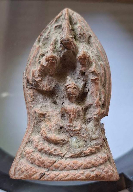 พระโคนสมอ พิมพ์นาคปรก กรุวังหน้า จ.พระนครศรีอยุธยา เนื้อดินเผา หักซ่อมหลายชิ้น