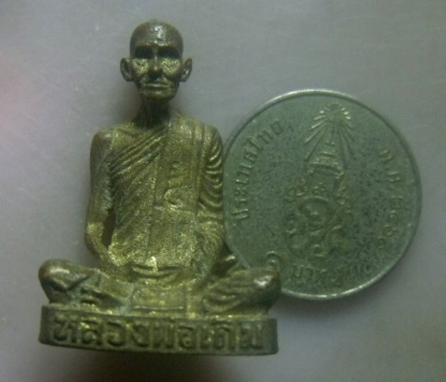 **เบา​ๆ​**รูปหล่อหลวงพ่อเดิม วัดหนองโพ จ.นครสวรรค์**ใต้ฐานมียันต์ สวยๆ เชิญชมครับ