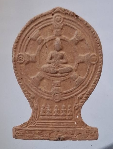 พระใบเสมาธรรมจักร ท่านพ่อลี วัดอโศการาม จ.สมุทรปราการ เนื้อดินเผา