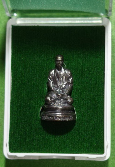 รูปหล่อคุณแม่บุญเรือน โตงบุญเติม รุ่นพรคุณแม่ วัดอาวุธฯ กทม. พ.ศ. 2568