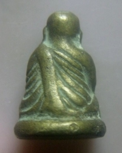 **เบา​ๆ​**รูปหล่อหลวงพ่อเงิน วัดบางคลาน เนื้อทองผสม เก่าๆ**เนื้อจัด สวยๆ เชิญชมครับ