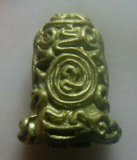 **เบา​ๆ​**พระปิดตามหาอุตม์ หล่อยันต์ยุ่ง เนื้อทองผสม ไม่ทราบที่**ใต้ฐานมีโค้ด สวยๆ เชิญชมครับ 