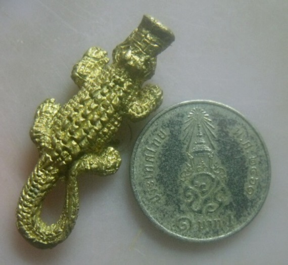 **เบา​ๆ​**จระเข้โทน หลังยันต์ เนื้อทองผสม ไม่ทราบที่**มหาอำนาจ มหานิยม มหาลาภ สวยๆ 
