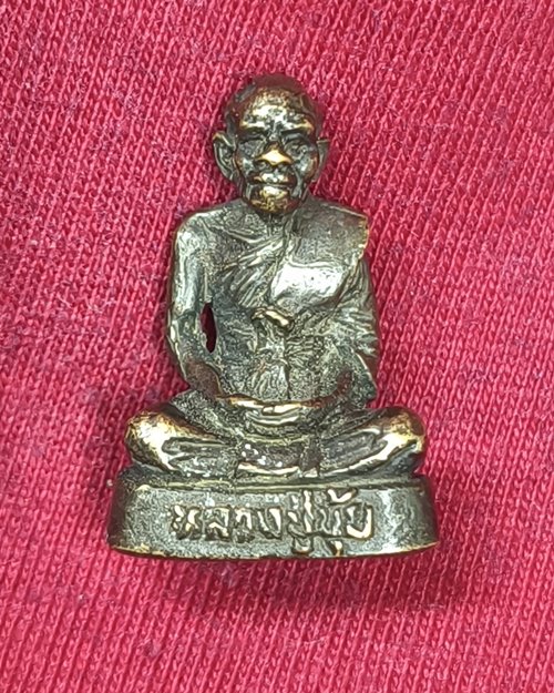 รูปหล่อหลวงปู่ชุ้ย วัดซับตะเคียน จ.เพชรบูรณ์ รุ่นสมหวัง ใต้ฐานตอกโค๊ต ปี54