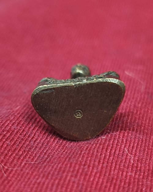 รูปหล่อหลวงปู่ชุ้ย วัดซับตะเคียน จ.เพชรบูรณ์ รุ่นสมหวัง ใต้ฐานตอกโค๊ต ปี54