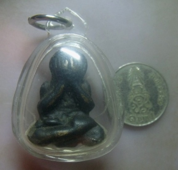 **เบา​ๆ​**พระปิดตามหาอุตม์ หลังยันต์ เนื้อโลหะผสม เก่า ไม่ทราบที่**เลี่ยมสวยพร้อมใช้