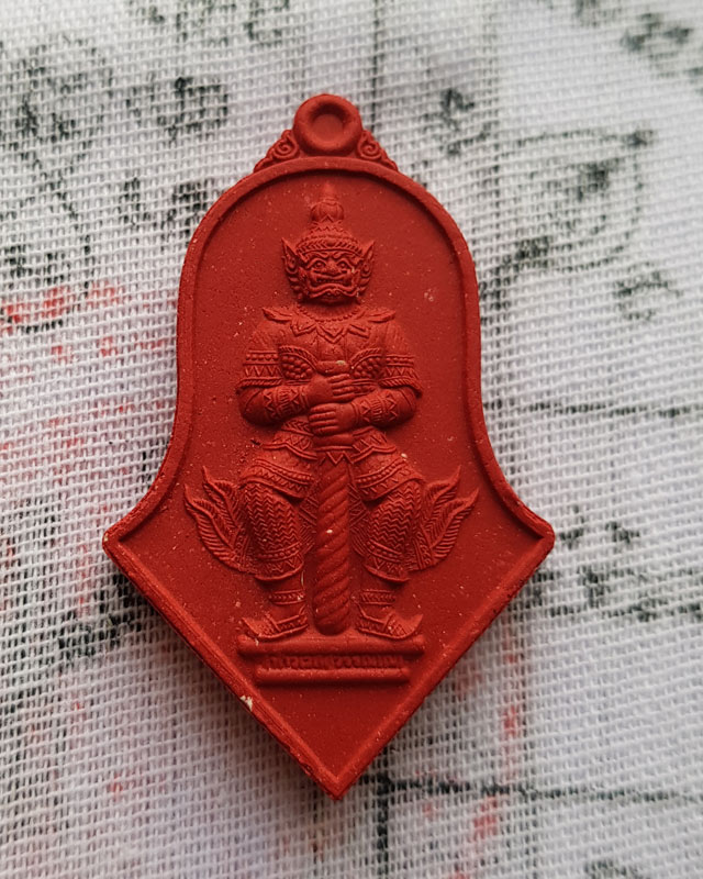 ท้าวเวสสุวรรณ เนื้อผงจูซาแดง รุ่นเทวสถิตย์ ปี63 พิมพ์จำปีใหญ่ จัดสร้างโดย หลวงพ่ออิฏฐ์ วัดจุฬามณี