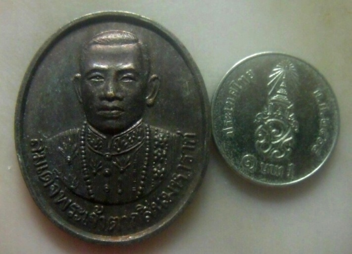 **เบาๆ**เหรียญที่ระลึกวันพระราชสมภพ สมเด็จพระเจ้าตากสินมหาราช ค่ายตากสิน จันทบุรี ปี ๒๕๓๗**ตอกโค้ด