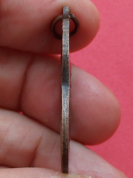 เหรียญพระประจำวัน หลวงปู่ใจ วัดเสด็จ จ.สมุทรสงคราม รุ่นแรก ปี2494