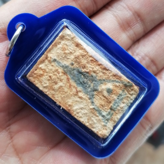 สมเด็จบางขุนพรหมแช่น้ำมนต์​ พิมพ์ฐานแซม พร้อมเลี่ยมกันน้ำ ปี 2547 เคาะเดียว     