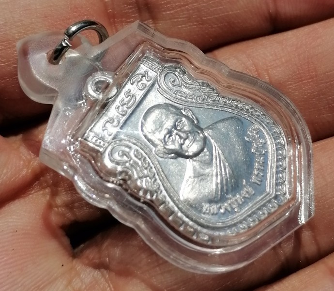 เหรียญเสมาเนื้อปีกเครื่องบิน หลวงปู่หงษ์ พรหมปัญโญ ออกวัดสะเดารัตนาราม ปี 2555 เคาะเดียว(2)   