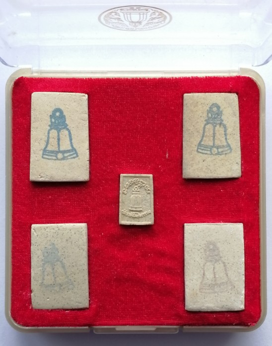 สมเด็จวัดระฆัง อนุสรณ์ 122 ปี ชุด 5 องค์ กล่องเดิม 22 มิถุนายน 2537 เคาะเดียว   