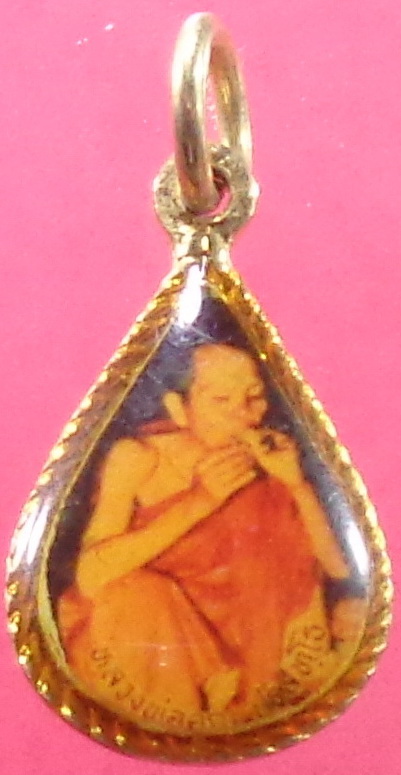 ล็อกเก็ตภาพสี หลวงพ่อคูณ วัดบ้านไร่ ภาพเก่าทันหลวงปู่แน่นอน สวยครับ