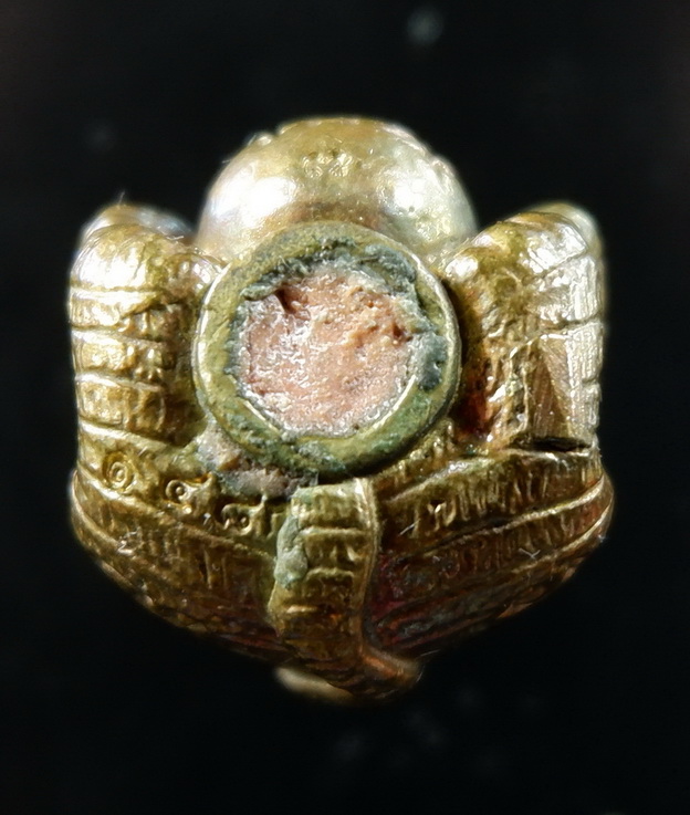 ลูกอมเสือรุ่น 168 หลวงปู่แสน วัดบ้านหนองจิก จ.ศรีสะเกษ เนื้อสำริดอุดผง สวยครับ