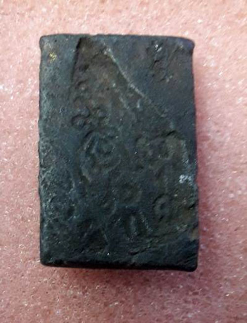 สมเด็จปรกโพธิ์หลังยันต์ เนื้อดิน ไม่ทราบที่ครับ