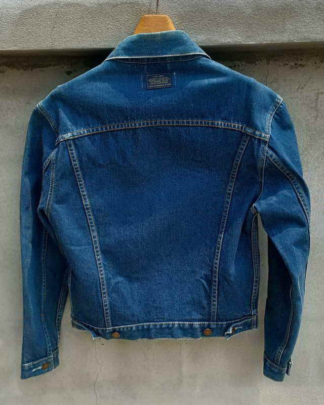 แจ๊คเก็ตยีนส์ลีวายปกไม่ขาดไม่เปื่อย