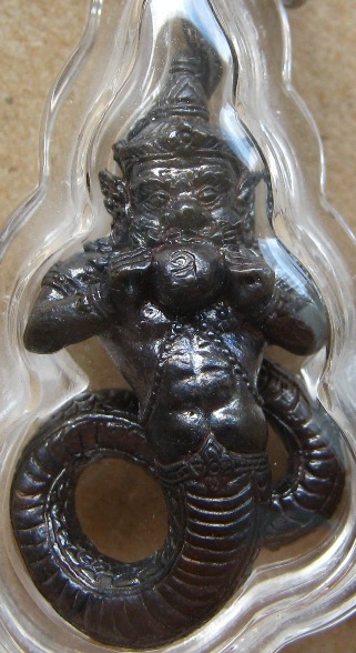 เทพพญาราหู หลวงพ่อแช่ม วัดสำนักตะคร้อ จ.นครราชสีมา เนื้อทองแดงรมดำ  เลี่ยมกันน้ำพร้อมใช้+ซองเดิม