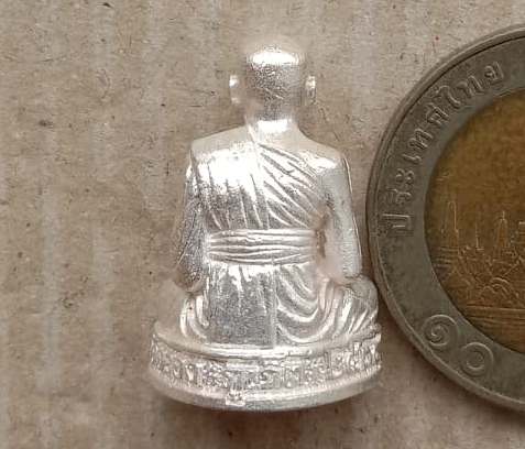 รูปเหมือน(อุดกริ่ง)เนื้อเงิน หลวงพ่อแช่ม วัดฉลอง จ.ภูเก็ต ปี2538 รุ่น แขนทะลุ พร้อมกล่องเดิม