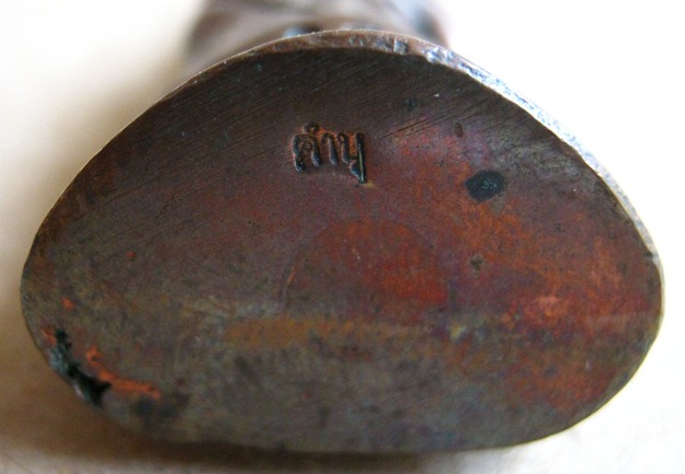 พระกริ่งสายรกพระพุทธเจ้า(รุ่นแรก)หลวงปู่คำบุ วัดกุดชมภู อุบลฯ ปี2551เลข1973 เนื้อสัมฤทธิ์ พร้อมกล่อง