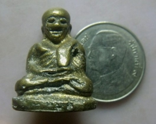 **เบา​ๆ​**รูปหล่อหลวงพ่อเงิน วัดบางคลาน เนื้อทองผสม เก่าๆ**เนื้อจัด สวยๆ เชิญชมครับ 