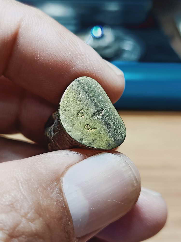 4-77 รูปหล่อมหามงคล หลวงปู่ผา โกสโล วัดเดือยไก่ จ.อุบลราชธานี 2549 กล่องเดิม