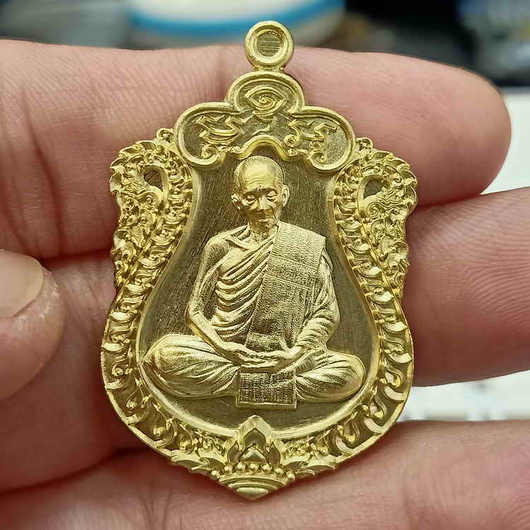 วัดใจ 200 เหรียญเสมา 8 รอบ หลวงปู่เถิง วัดบ้านอาลัย จ.ศรีสะเกษ ปี 2566 ชุดถวายวัด เนื้อทองเหลือง