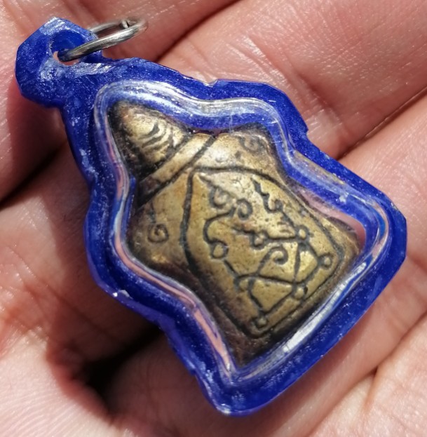 เต่าทองเหลืองเก่าๆ​ พร้อมเลี่ยมเก่า​ ไม่ทราบที่ เคาะเดียว