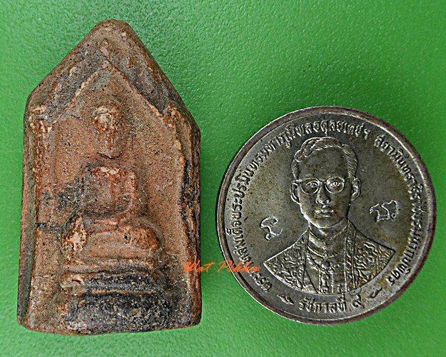 พระเนื้อดินห้าเหลียม .D468.