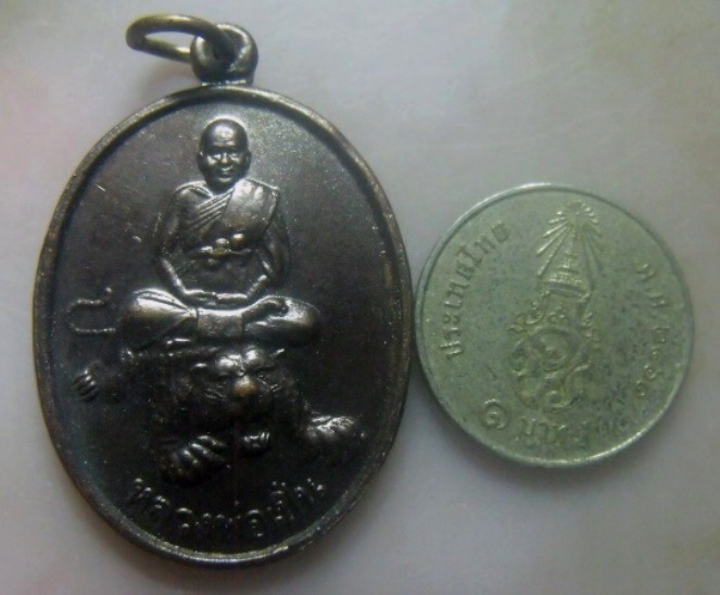 **เบา​ๆ​**เหรียญนั่งเสือหลังยันต์สี่แถว หลวงพ่อเปิ่น วัดบางพระ จ.นครปฐม ปี ๒๕๔๒**สวยๆ