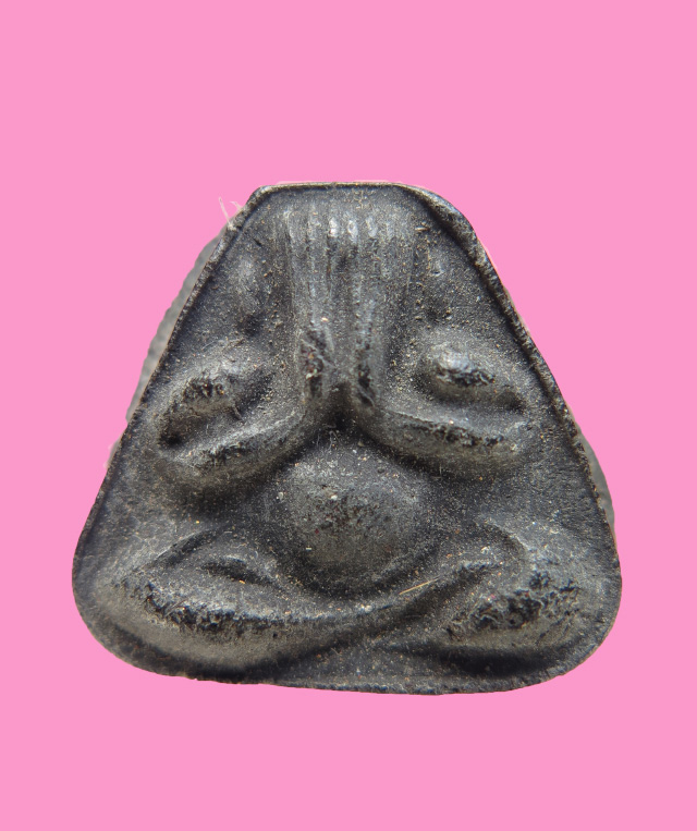 พระปิดตา เนื้อผงคลุกรัก(มีเกสา) หลังอุ