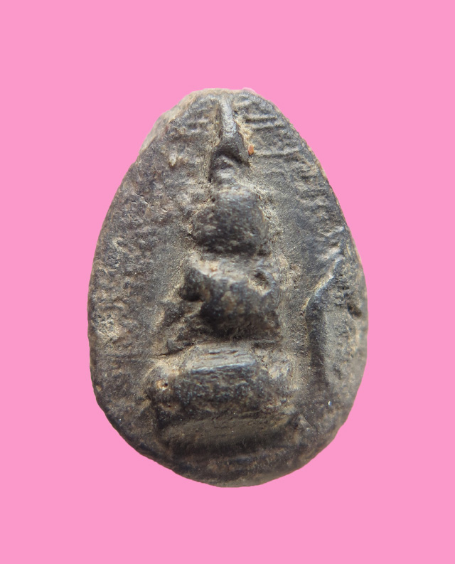 พระพิมพ์ตุ๊กตาเล็ก กรุวัดบางบำหรุ หลวงปู่แขกจัดสร้าง (อาจารย์หลวงปู่รอด วัดนายโรง) องค์ที่ 4