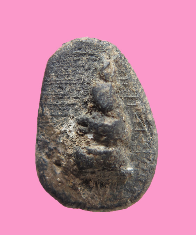 พระพิมพ์ตุ๊กตาเล็ก กรุวัดบางบำหรุ หลวงปู่แขกจัดสร้าง (อาจารย์หลวงปู่รอด วัดนายโรง) องค์ที่3