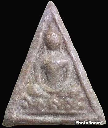 พิมพ์สมาธินั่งบัว สามเหลี่ยม ผงน้ำมัน วัดพระพุทธบาท สระบุรี ปี2518 ลป.โต๊ะ ลพ.กวย ร่วมเสก