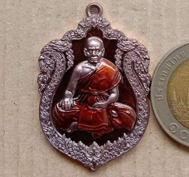 เหรียญเสมาเศรษฐีนะหน้าทอง หลวงพ่อพัฒน์ วัดห้วยด้วน จ.นครสวรรค์ ทองแดงรมมันปู ลงยาจีวร เลข233+กล่อง