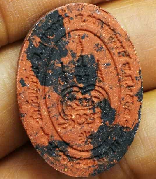 พระผงดวง"รวยชนะจน"หลวงพ่อพัฒน์ วัดห้วยด้วน นครสวรรค์ ผงพุทธคุณสีดำ-แดง หน้ากากผิวรุ้ง เลข5899+กล่อง