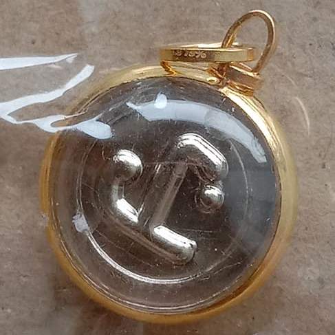 เม็ดนะโม พ่อท่านคล้าย เนื้ออัลปาก้า วัดช้างไห้ ปี37 พร้อมเลี่ยมทองคำแท้( กันน้ำ)เปอร์เซ็นทอง75%