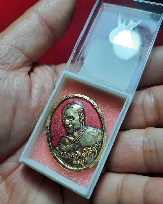 เหรียญกะหลั่ยทองลงยาชาวดี ปี2534 สีแดง หลวงพ่อจรัญ วัดอัมพวัน จ.สิงห์บุรี